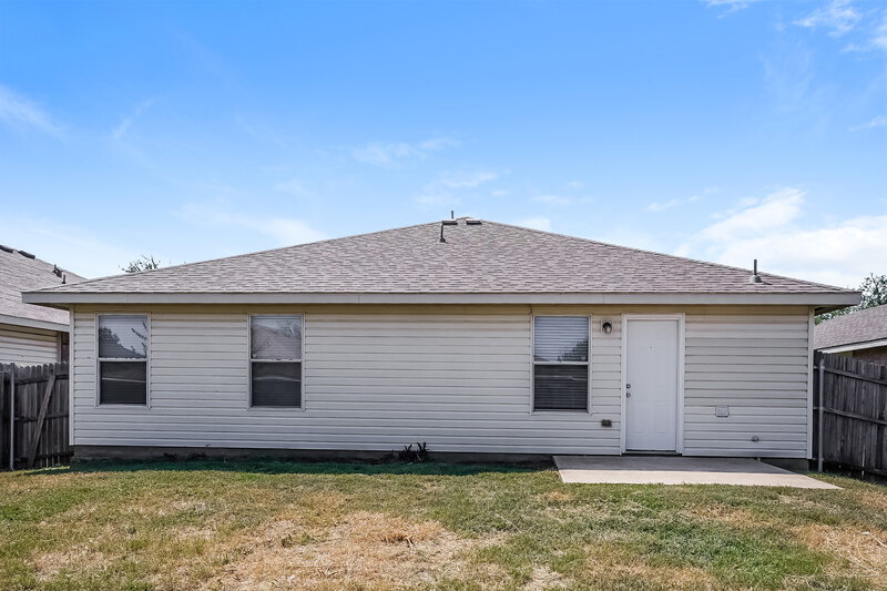 1,840/Mo, 1453 Castle Ridge Road Fort Worth, TX 76140 Rear View