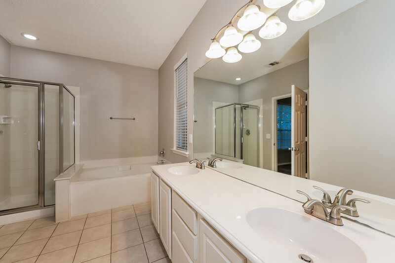 2,325/Mo, 8425 Vicksburg Lane Fort Worth, TX 76123 Main Bathroom View