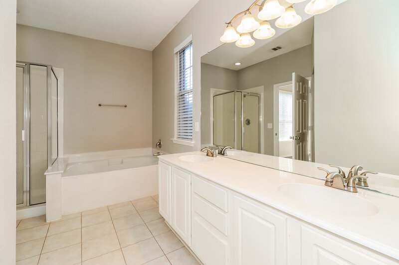 2,440/Mo, 8425 Vicksburg Lane Fort Worth, TX 76123 Main Bathroom View