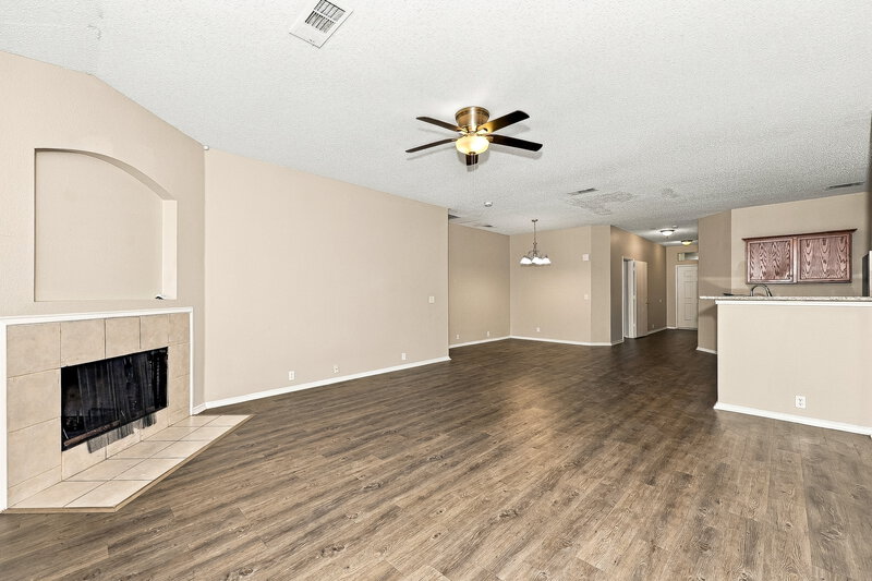 2,270/Mo, 822 Cascade Dr Glenn Heights, TX 75154 Living Room View