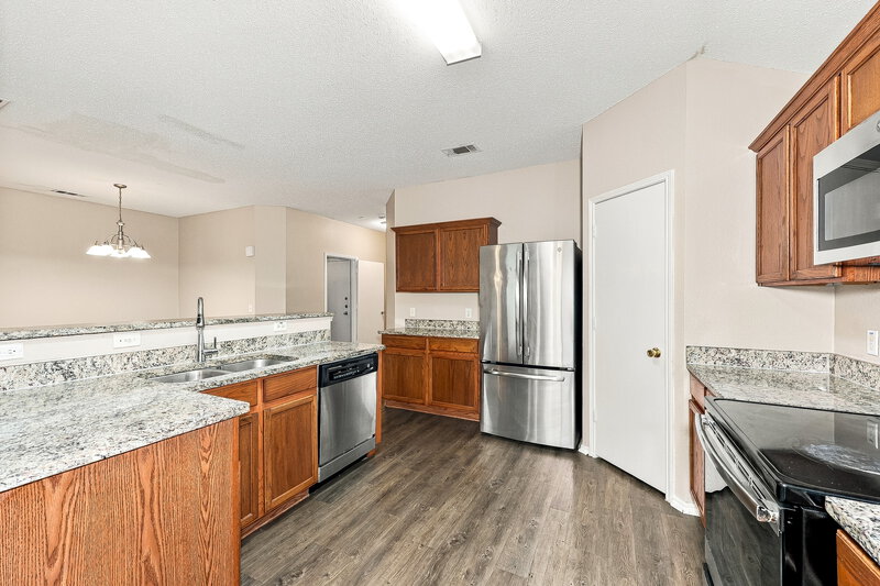 2,270/Mo, 822 Cascade Dr Glenn Heights, TX 75154 Kitchen View
