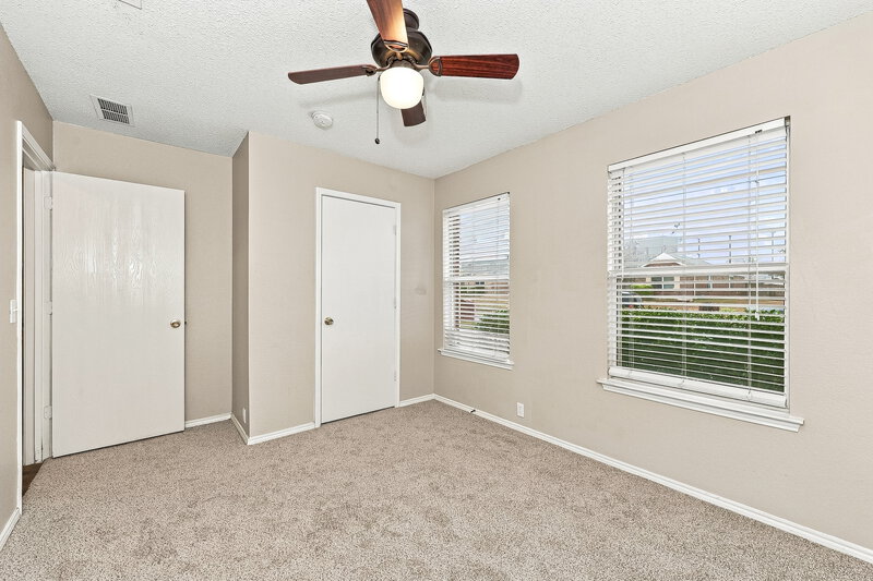 2,270/Mo, 822 Cascade Dr Glenn Heights, TX 75154 Bedroom View 2