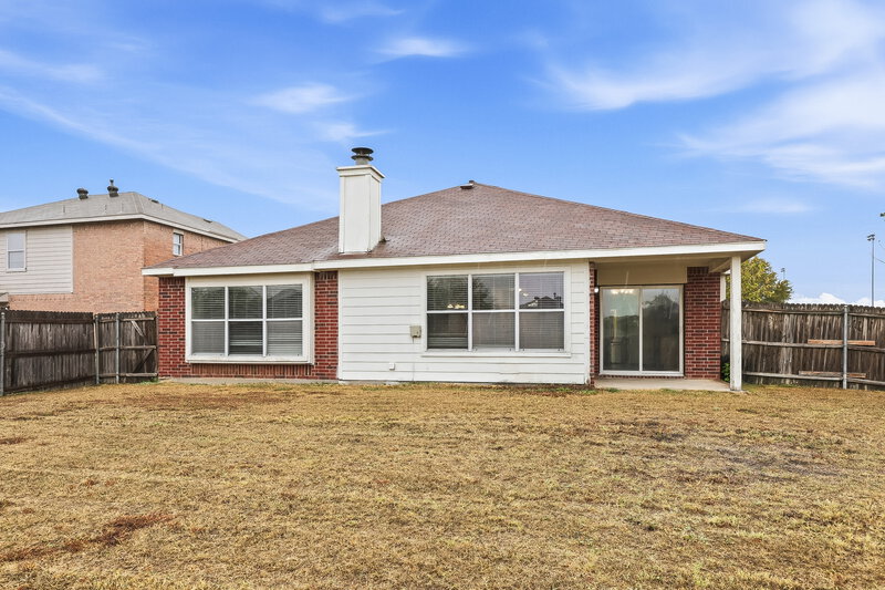 2,270/Mo, 822 Cascade Dr Glenn Heights, TX 75154 Rear View
