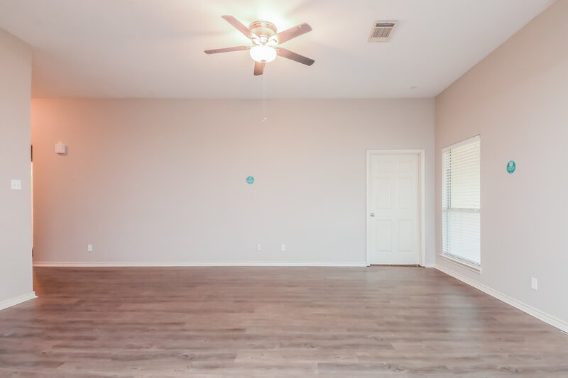 1,965/Mo, 132 Hamilton Dr Terrell, TX 75160 Living Room View
