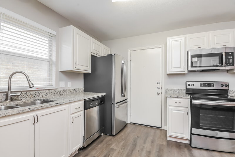 1,965/Mo, 132 Hamilton Dr Terrell, TX 75160 Kitchen View 2