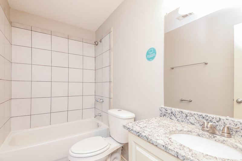 1,965/Mo, 132 Hamilton Dr Terrell, TX 75160 Bathroom View