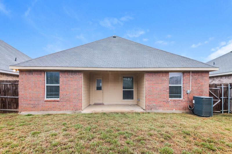 1,965/Mo, 132 Hamilton Dr Terrell, TX 75160 Rear View