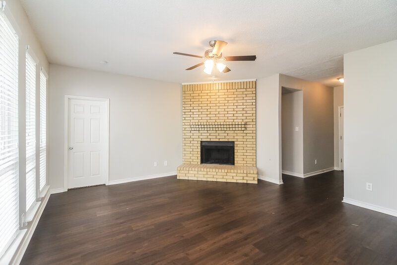 2,020/Mo, 1528 Warwick Drive Lancaster, TX 75134 Living Room View 2