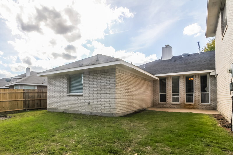 2,020/Mo, 1528 Warwick Drive Lancaster, TX 75134 Rear View