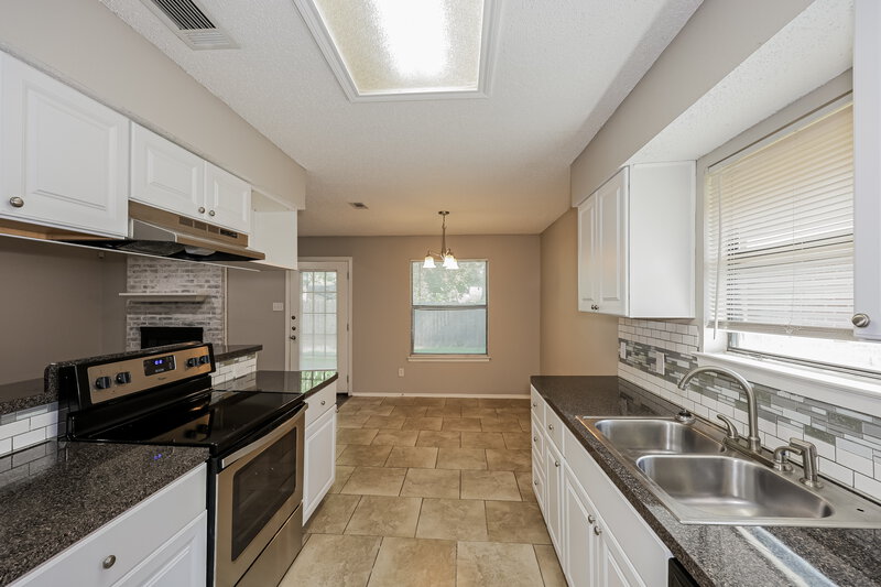 1,800/Mo, 8540 Whitney Drive White Settlement, TX 76108 Kitchen View 3