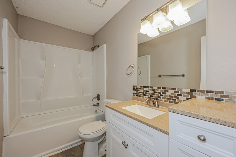 1,800/Mo, 8540 Whitney Drive White Settlement, TX 76108 Bathroom View