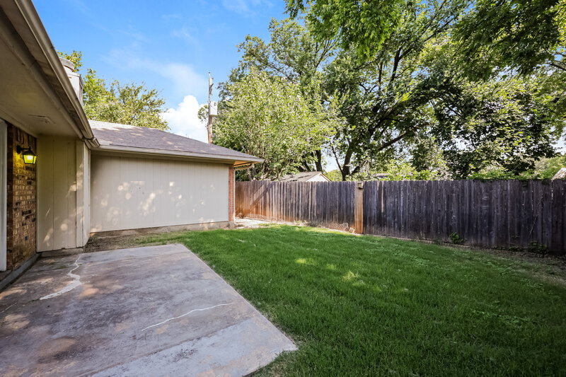 1,800/Mo, 8540 Whitney Drive White Settlement, TX 76108 Rear View
