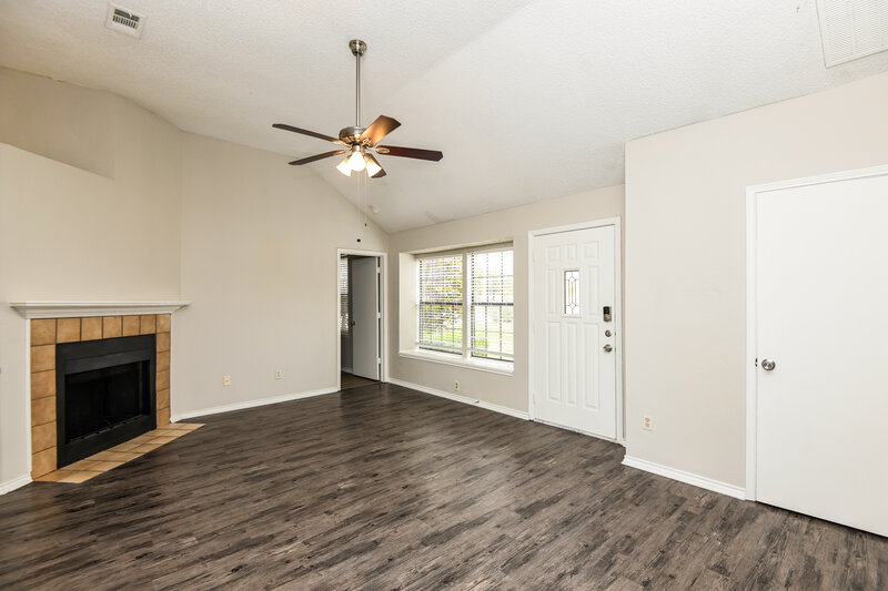 2,005/Mo, 4702 Waxwing Drive Arlington, TX 76018 Living Room View