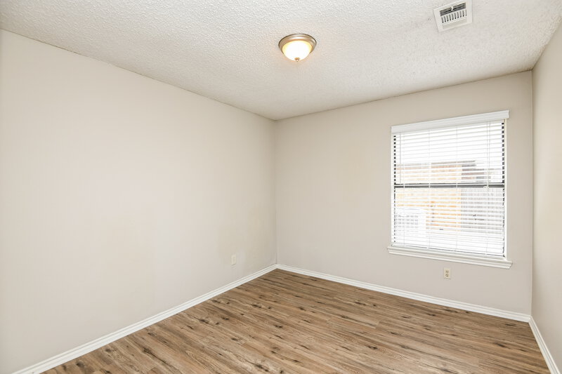 2,005/Mo, 4702 Waxwing Drive Arlington, TX 76018 Bedroom View 2