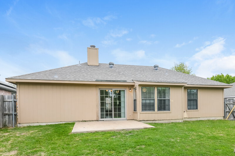 2,005/Mo, 4702 Waxwing Drive Arlington, TX 76018 Rear View