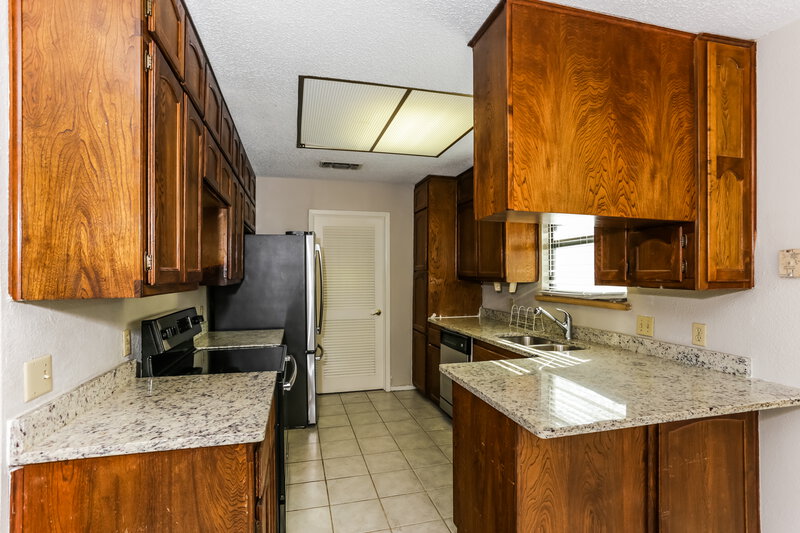1,940/Mo, 4524 Yellowleaf Drive Fort Worth, TX 76133 Kitchen View