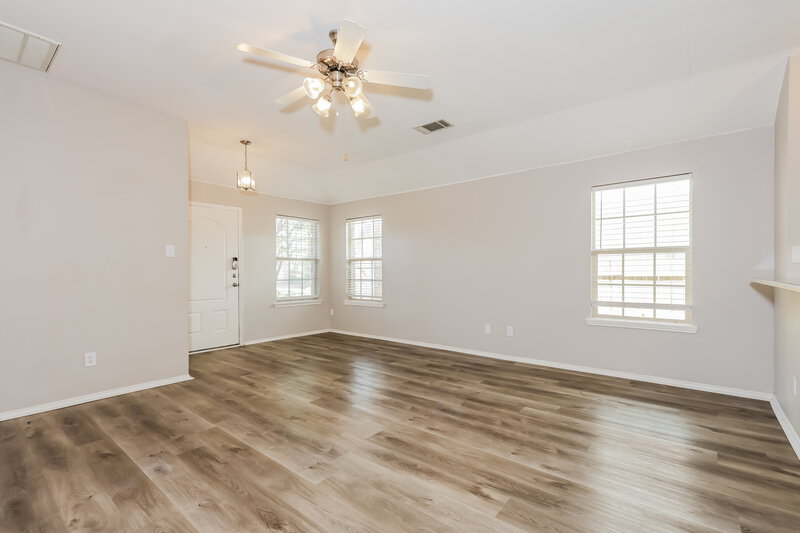 1,695/Mo, 4018 Ridgetop Drive Heartland, TX 75126 Living Room View