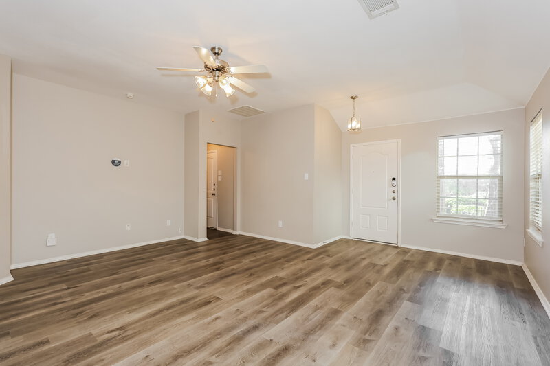 1,695/Mo, 4018 Ridgetop Drive Heartland, TX 75126 Living Room View 2