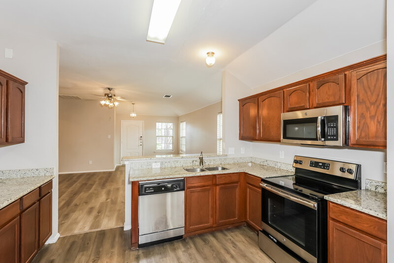 1,695/Mo, 4018 Ridgetop Drive Heartland, TX 75126 Kitchen View 2