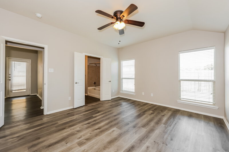 1,695/Mo, 4018 Ridgetop Drive Heartland, TX 75126 Main Bedroom View