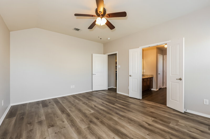 1,695/Mo, 4018 Ridgetop Drive Heartland, TX 75126 Main Bedroom View 2