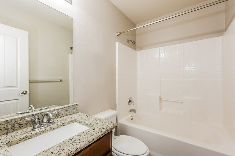 1,695/Mo, 4018 Ridgetop Drive Heartland, TX 75126 Bathroom View