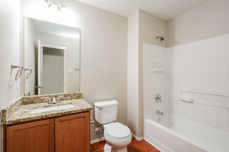 1,940/Mo, 4710 Bridlewood Lane Balch Springs, TX 75180 Bathroom View