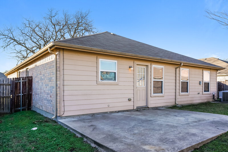 1,940/Mo, 4710 Bridlewood Lane Balch Springs, TX 75180 Rear View
