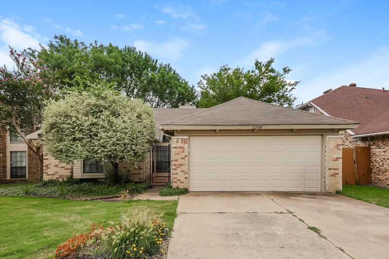 2,230/Mo, 2208 Gladstone Drive Arlington, TX 76018 External View