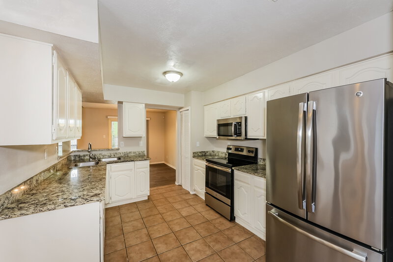 2,230/Mo, 2208 Gladstone Drive Arlington, TX 76018 Kitchen View 2