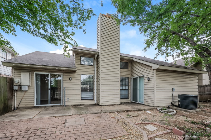 2,230/Mo, 2208 Gladstone Drive Arlington, TX 76018 Rear View