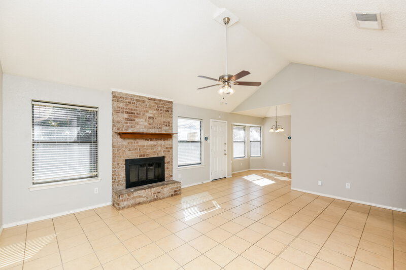 2,025/Mo, 717 Parkwest Boulevard Saginaw, TX 76179 Living Room View