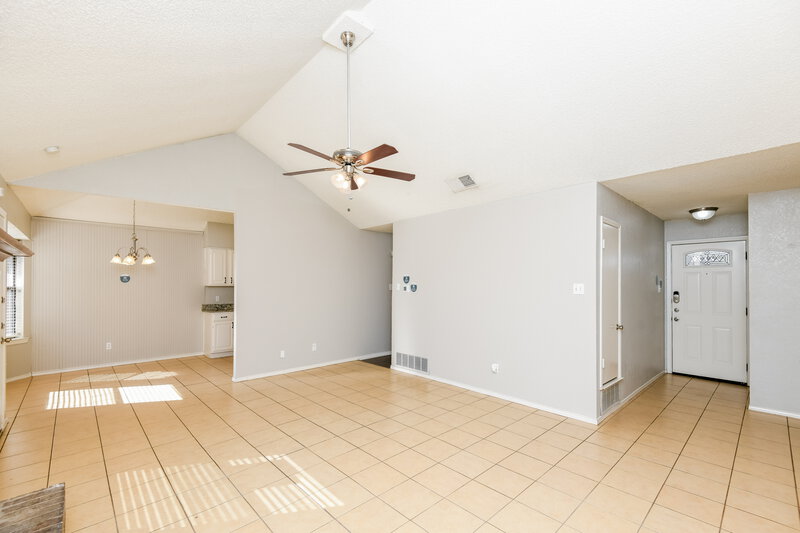 2,025/Mo, 717 Parkwest Boulevard Saginaw, TX 76179 Living Room View 2