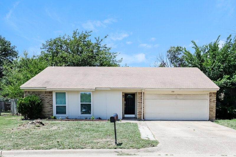 1,950/Mo, 1721 Steinburg Lane Fort Worth, TX 76134 External View