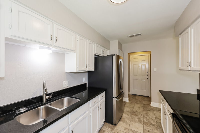 1,950/Mo, 1721 Steinburg Lane Fort Worth, TX 76134 Kitchen View