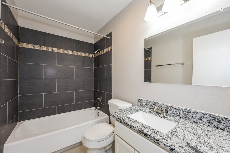 1,950/Mo, 1721 Steinburg Lane Fort Worth, TX 76134 Bathroom View