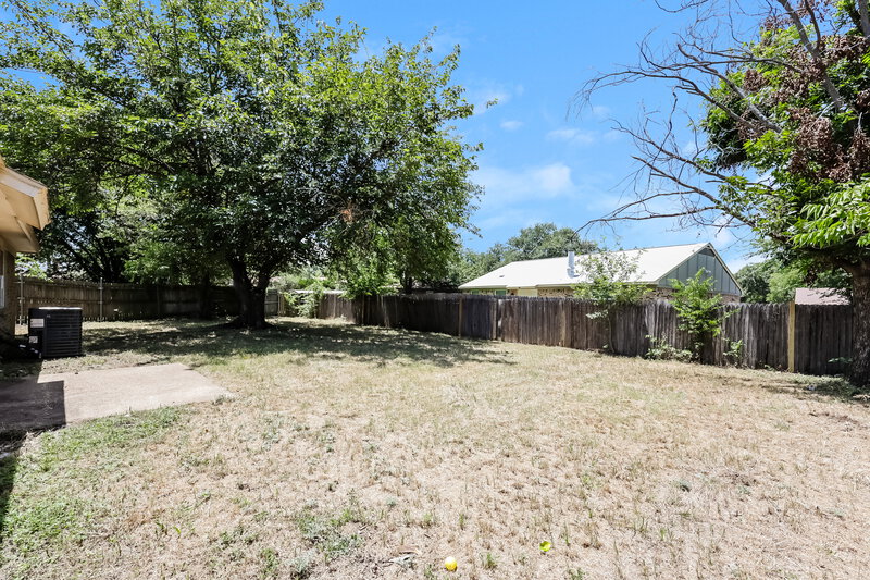 1,950/Mo, 1721 Steinburg Lane Fort Worth, TX 76134 Rear View