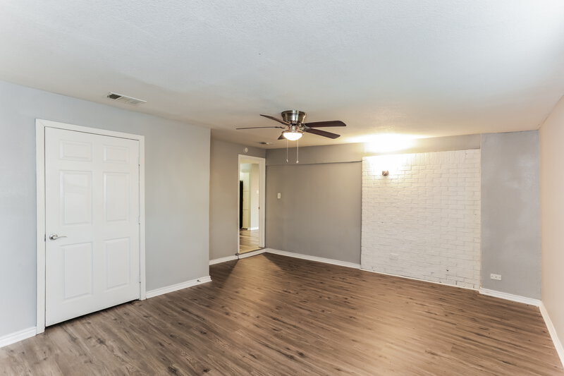 2,800/Mo, 1937 Bolingbroke Court Fort Worth, TX 76140 Living Room View
