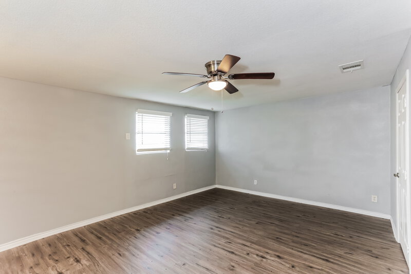 2,800/Mo, 1937 Bolingbroke Court Fort Worth, TX 76140 Living Room View 2