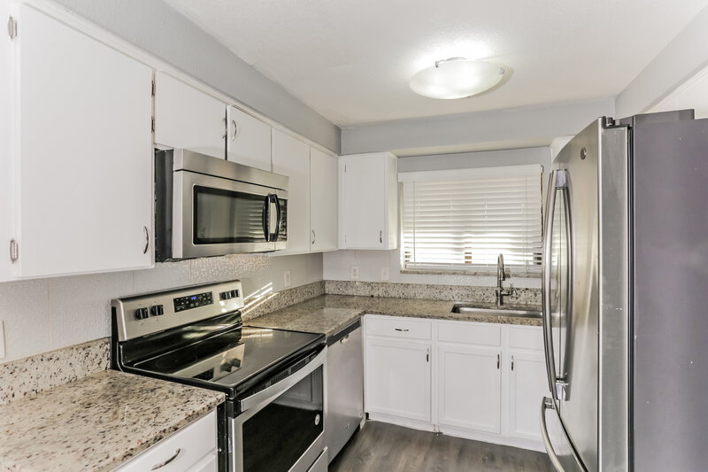 2,800/Mo, 1937 Bolingbroke Court Fort Worth, TX 76140 Kitchen View 2