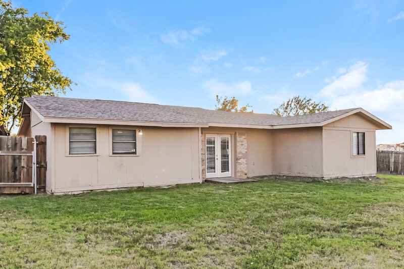 2,800/Mo, 1937 Bolingbroke Court Fort Worth, TX 76140 Rear View