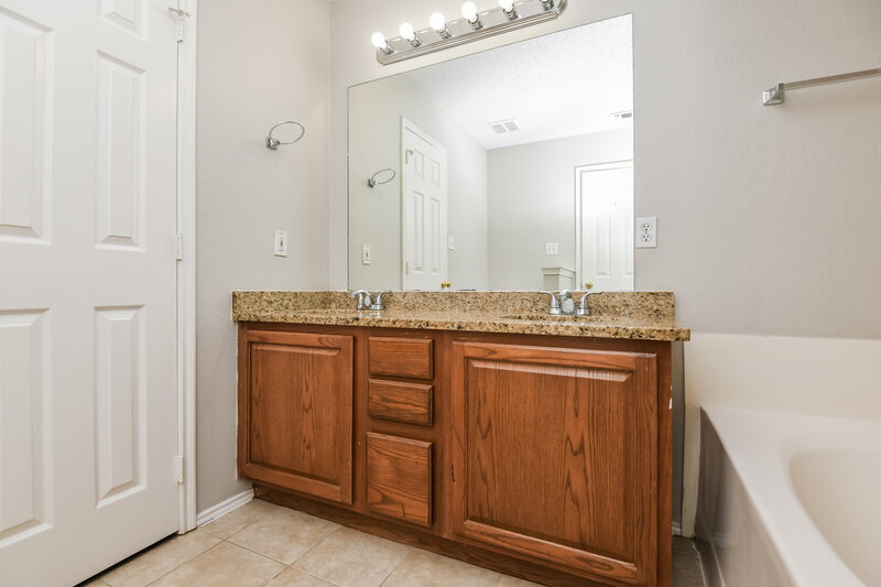 2,155/Mo, 7341 Rock Garden Trail Fort Worth, TX 76123 Main Bathroom View