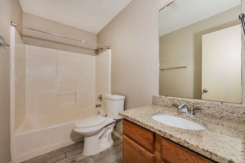 2,400/Mo, 1082 Magnolia Lane Cedar Hill, TX 75104 Bathroom View