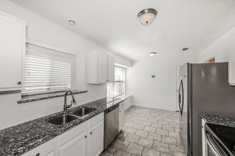 2,075/Mo, 607 Perry Court Cedar Hill, TX 75104 Kitchen View