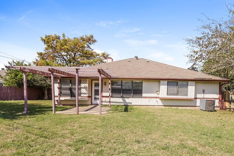 2,075/Mo, 607 Perry Court Cedar Hill, TX 75104 Rear View
