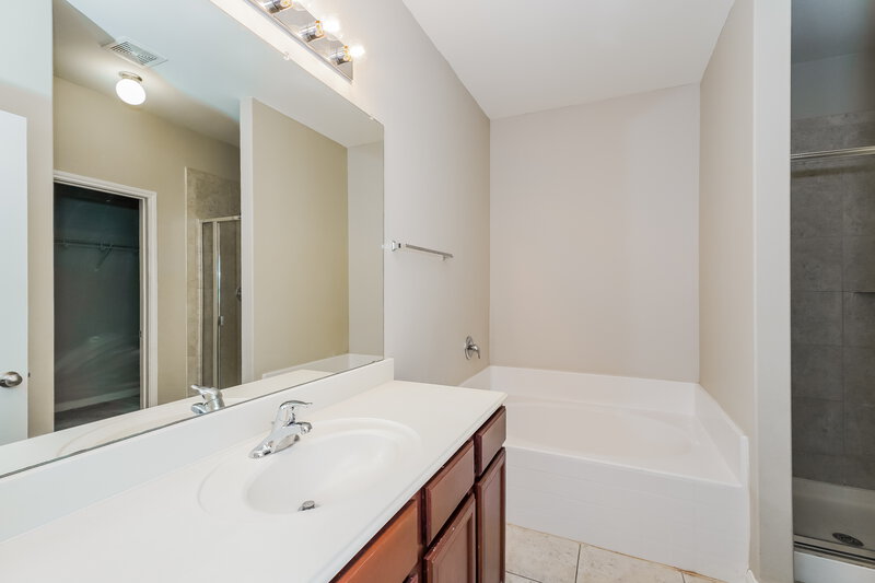 2,105/Mo, 6120 Chalk Hollow Drive Fort Worth, TX 76179 Main Bathroom View