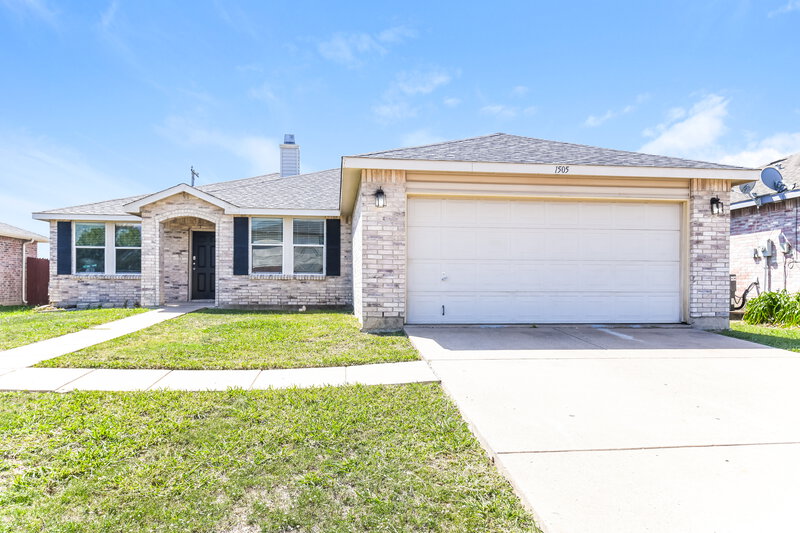 2,015/Mo, 1505 Queen Annes Drive Burleson, TX 76028 External View