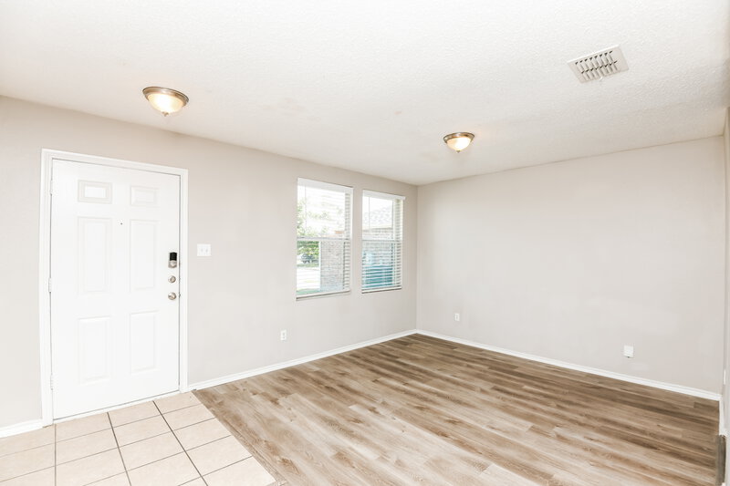 2,015/Mo, 1505 Queen Annes Drive Burleson, TX 76028 Living Room View