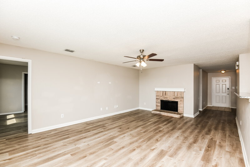 2,015/Mo, 1505 Queen Annes Drive Burleson, TX 76028 Living Room View 3