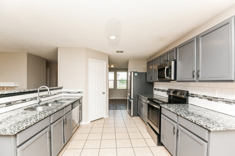 2,015/Mo, 1505 Queen Annes Drive Burleson, TX 76028 Kitchen View